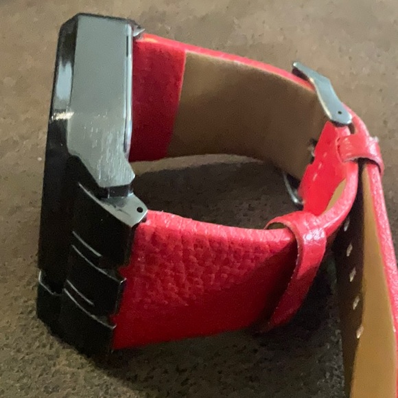 Watch /red and brown /brand is QULM - Picture 2 of 6